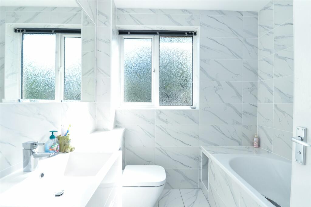 Additional image 15 of Chestnut Avenue, Barton on Sea, New Milton, Hampshire, BH25