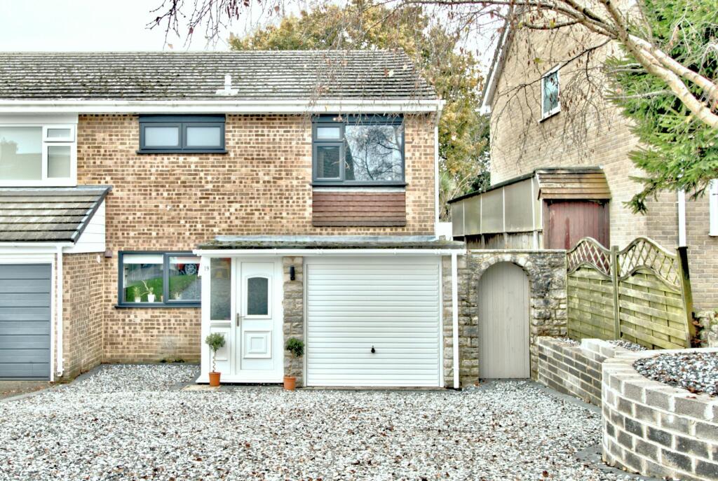 Nuthatch Close, Ferndown, BH22