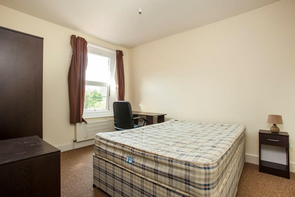 Additional image 4 of ALMA RD Winton Banks