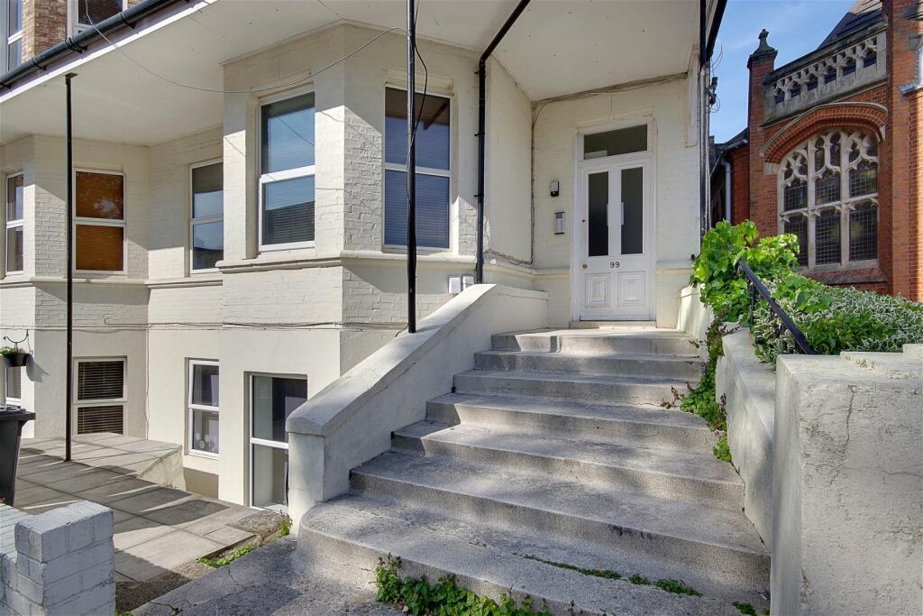 West Hill Road, Bournemouth, BH2 5PQ