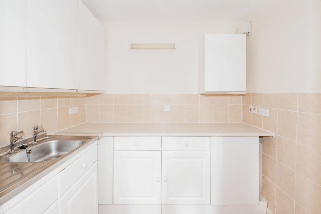 Additional image 8 of Homefield House, Barton Court Road, New Milton, BH25