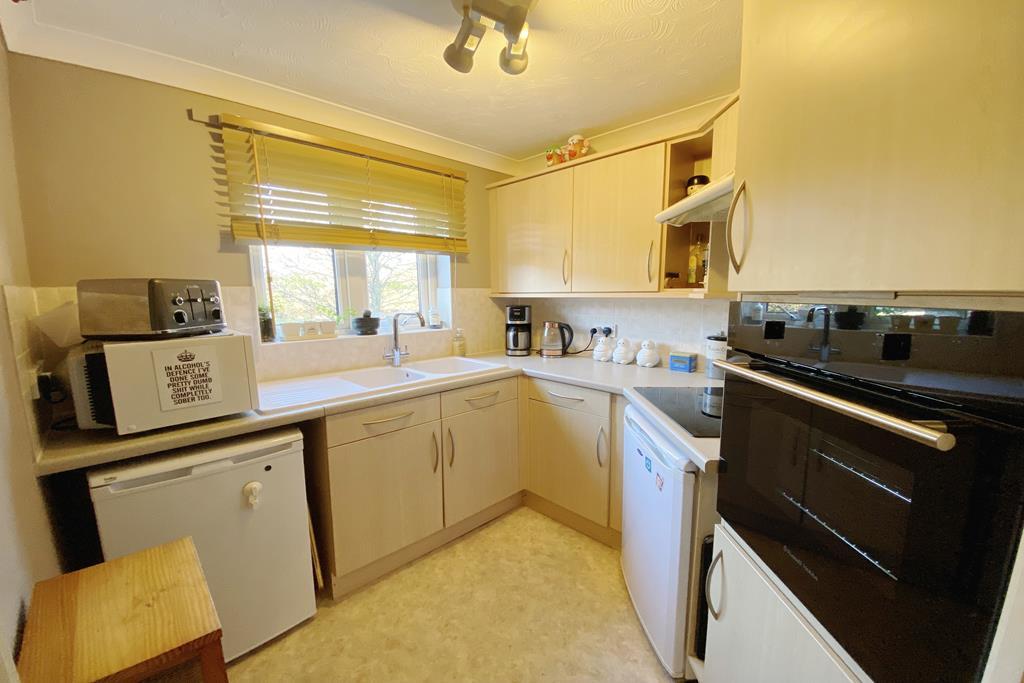 Additional image 8 of Flat 22, Pinewood Court, West Moors, Ferndown, Dorset