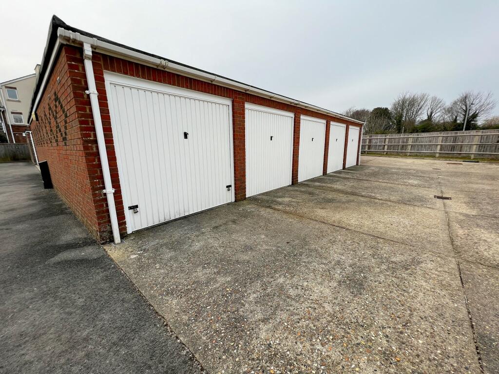 Additional image 5 of 34-36 Whitefield Road, New Milton, Hampshire. BH25 6DF