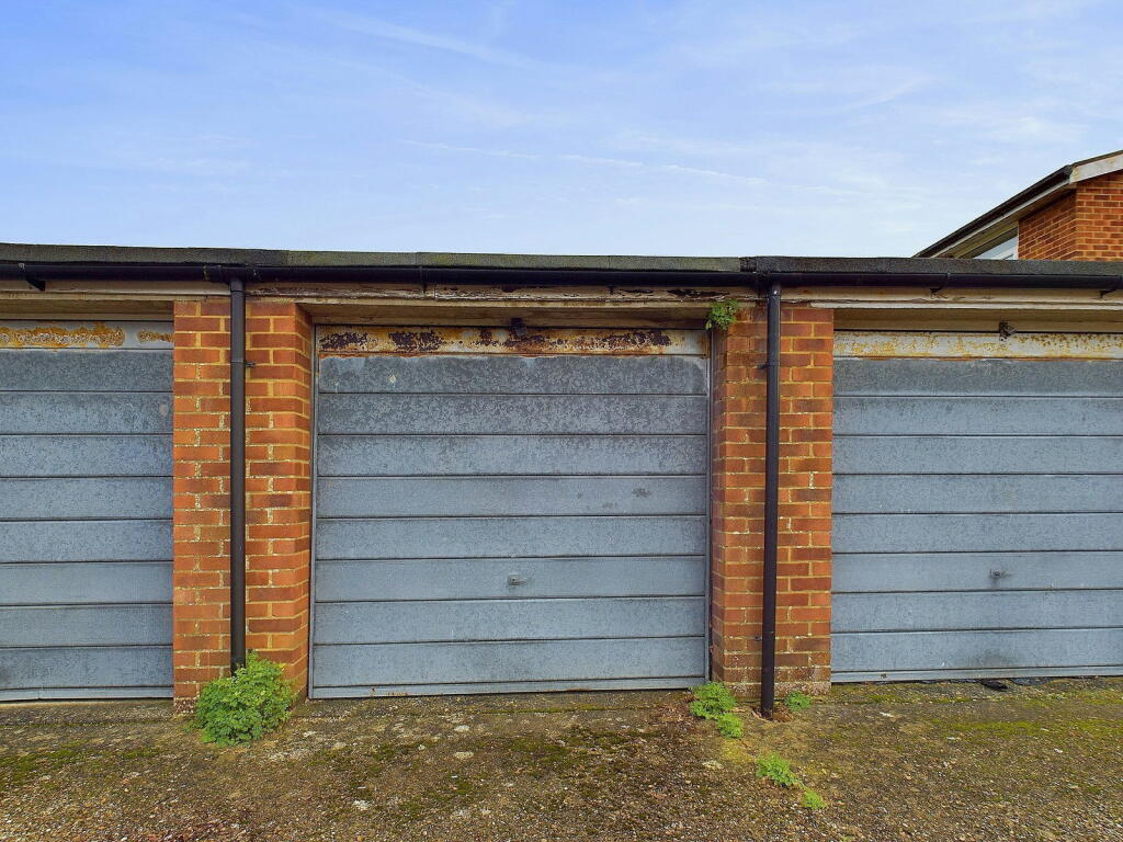 Additional image 10 of Fairlawn Drive, Worthing, BN14 8AX