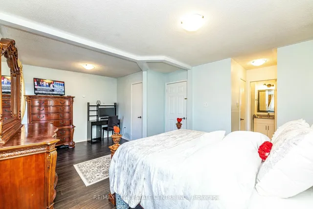 Additional image 17 of 43 Goldenlight Circ