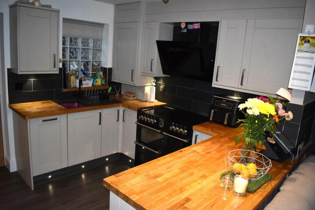 Additional image 7 of End Quasi-Semi - Ladymeadow Close, Bolton