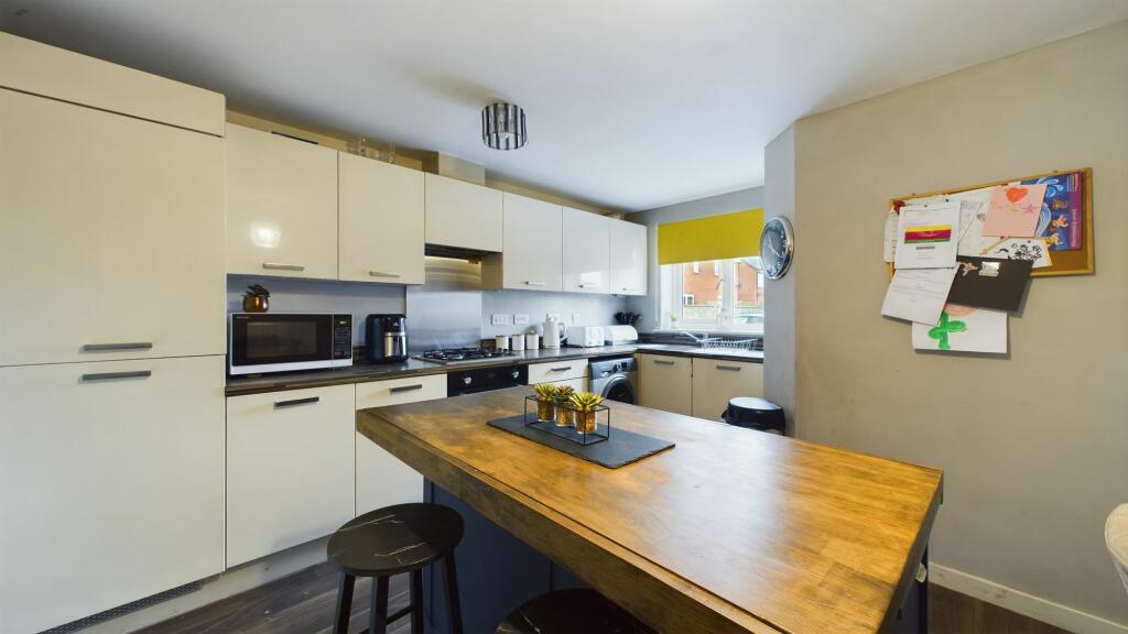 Additional image 2 of Busk Ing Close, Bradford, BD6