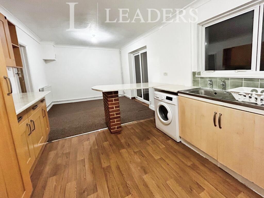 Additional image 4 of Amberly