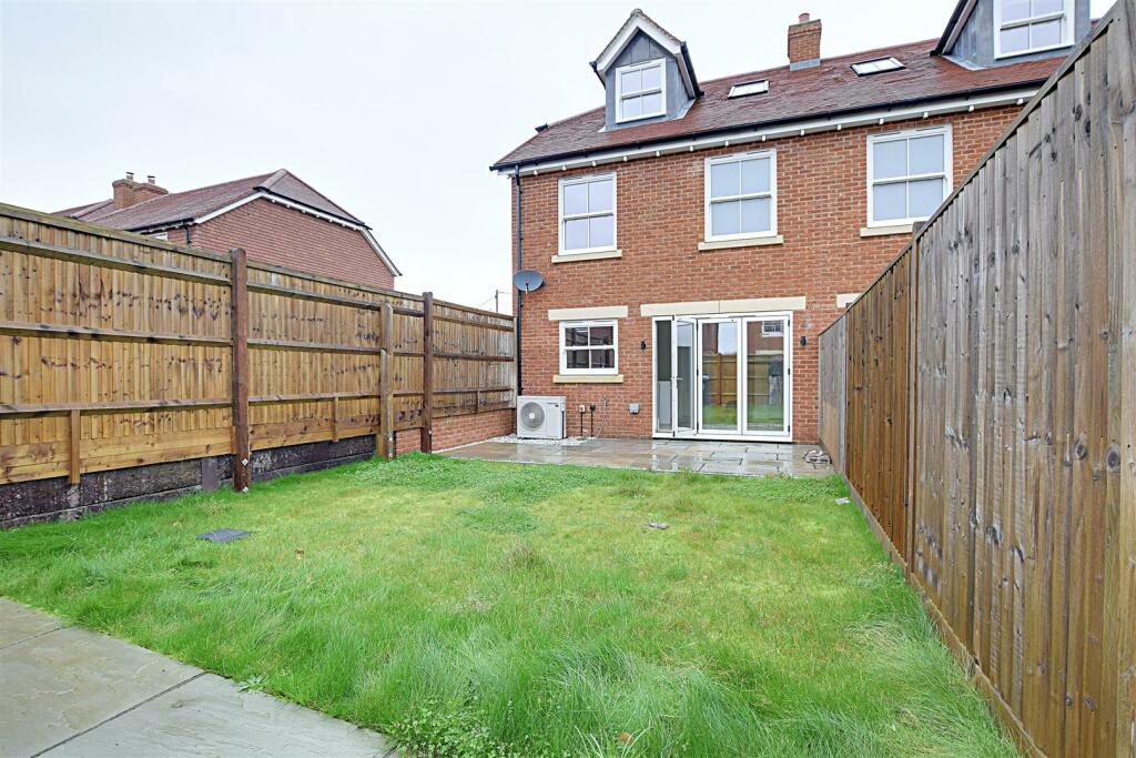 Additional image 8 of Horseshoe Place, Windmill Hill