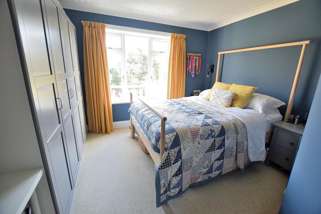 Additional image 8 of Barton Court Avenue, Barton On Sea, New Milton, Hampshire. BH25 7EP