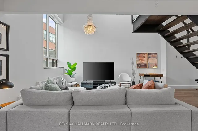 Additional image 3 of 326 Carlaw Ave Unit 106