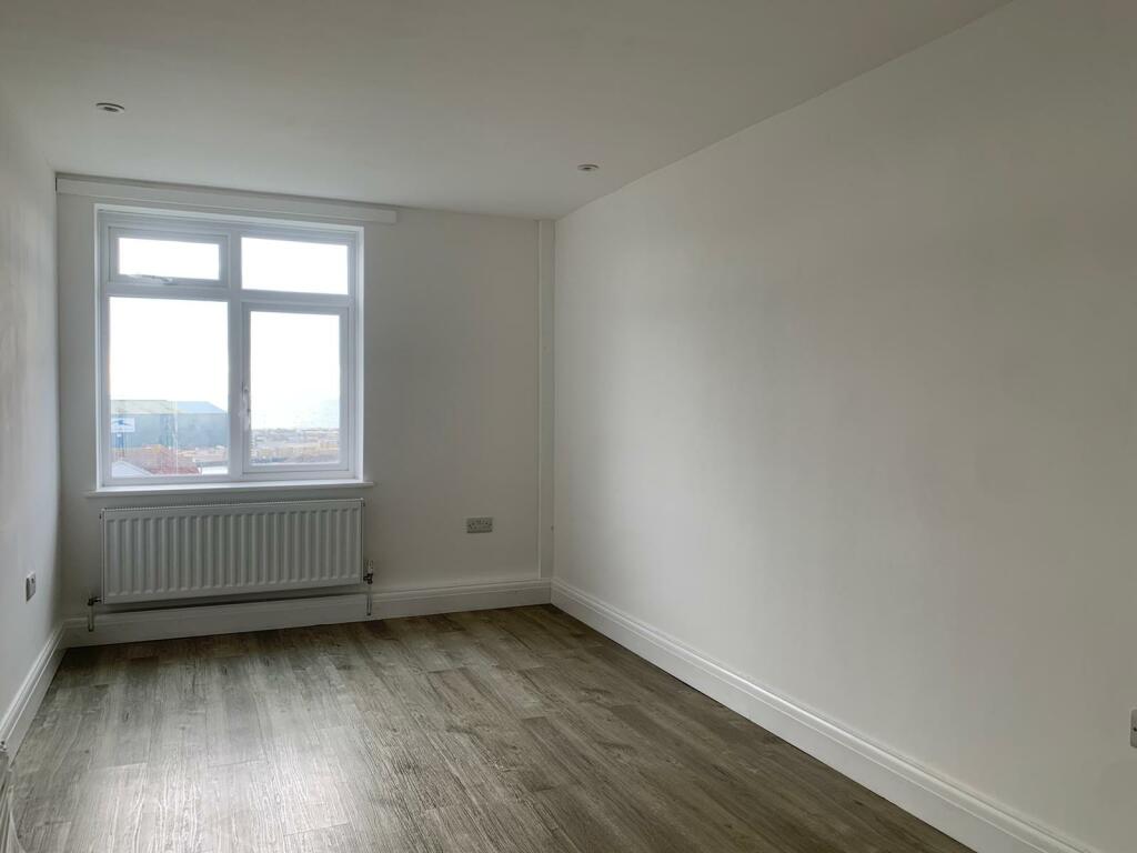 Additional image 8 of Sea Horse BN42 4AY