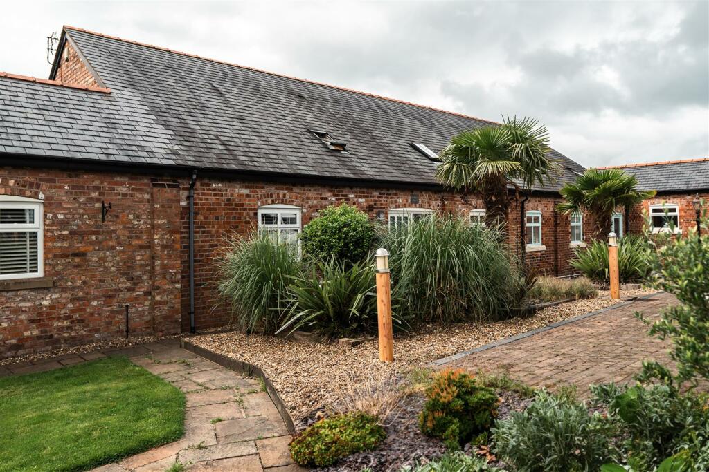 Additional image 82 of Saddlers Barn, Plodder Lane, Bolton