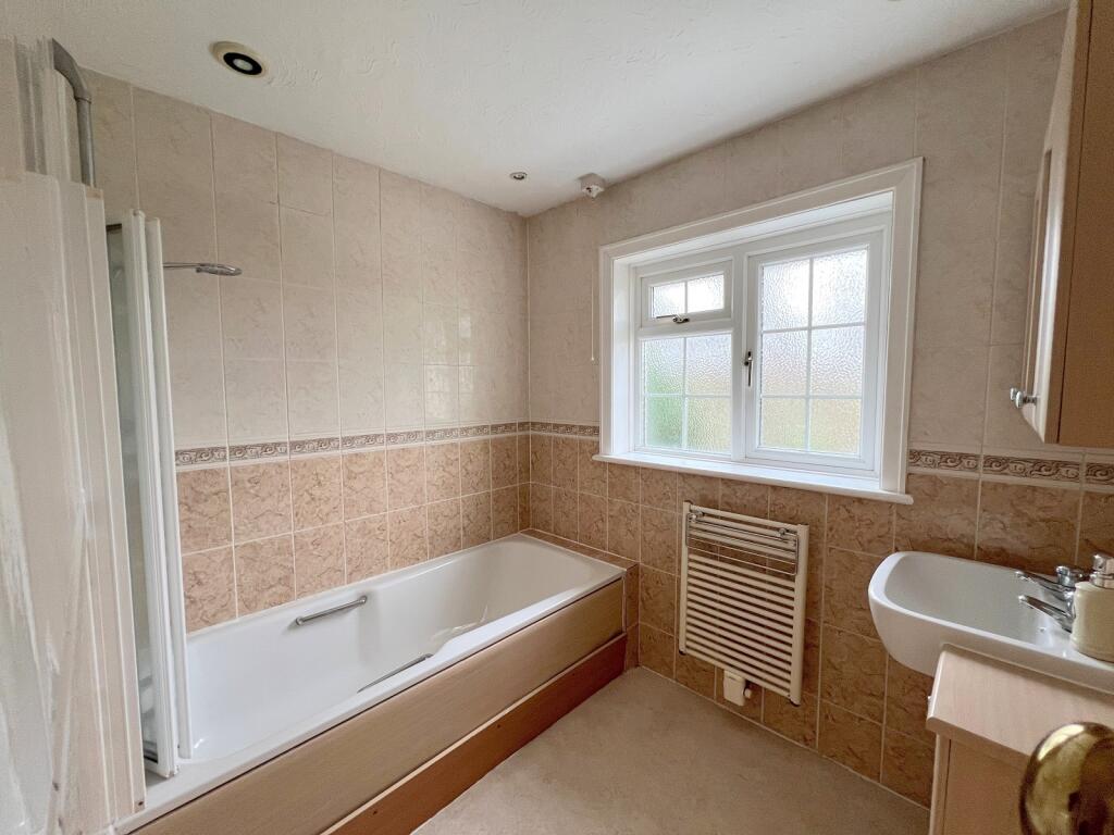 Additional image 15 of Barton Court Avenue, Barton On Sea, New Milton, Hampshire. BH25 7ES