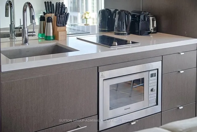 Additional image 4 of 155 Yorkville Ave Unit 701