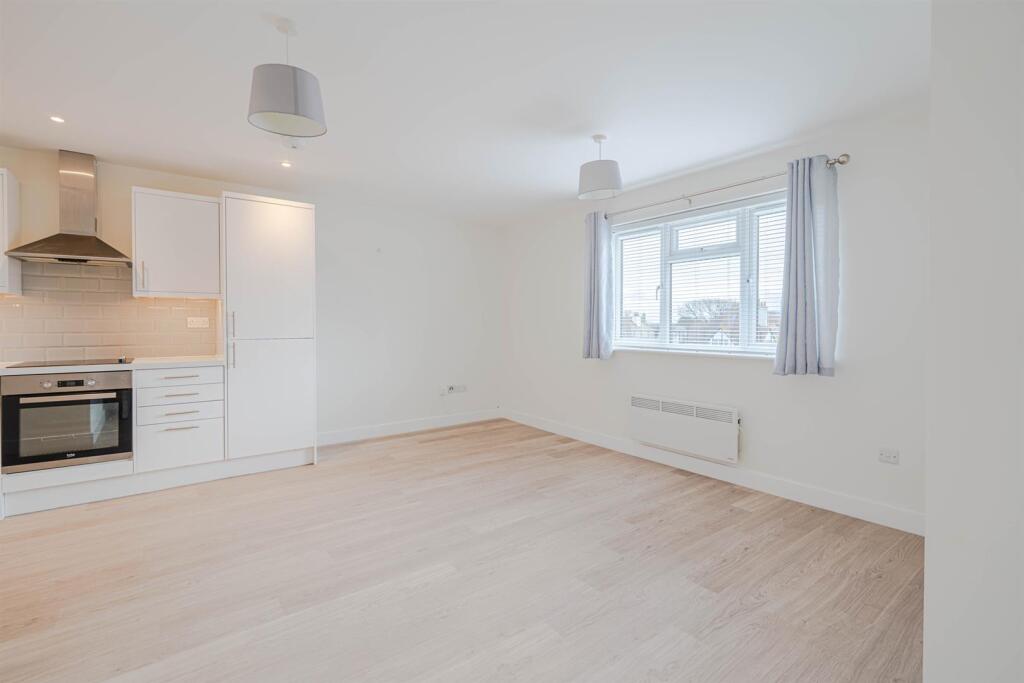 Additional image 8 of 397-403 Lymington Road, Highcliffe, Christchurch