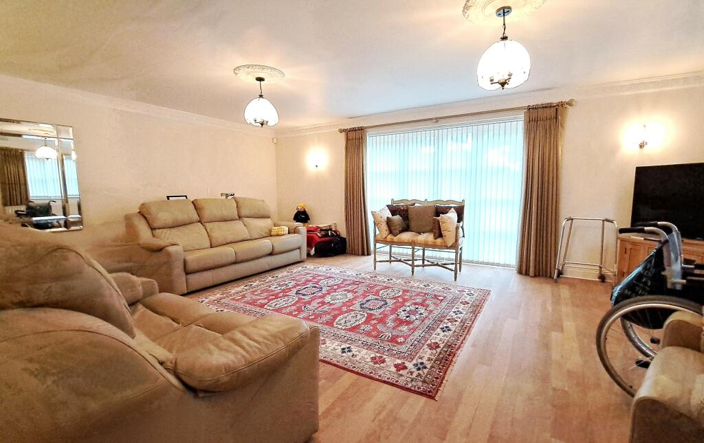 Additional image 4 of Derritt Lane