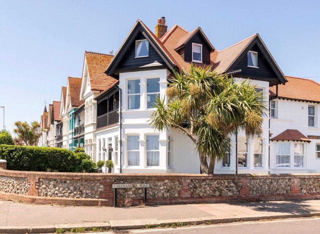Brighton Road, Worthing, West Sussex, BN11