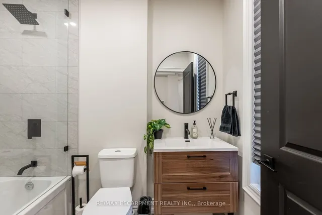 Additional image 11 of 71 Roxborough Ave