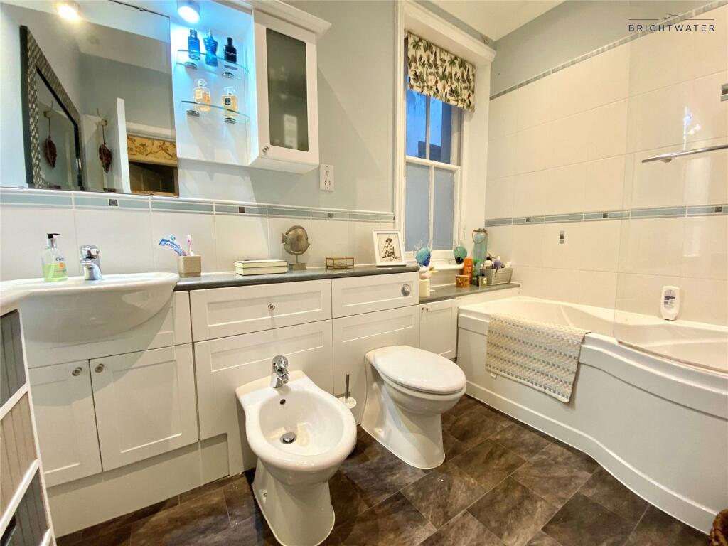 Additional image 6 of Avon Castle Drive, Ringwood, Hampshire, BH24