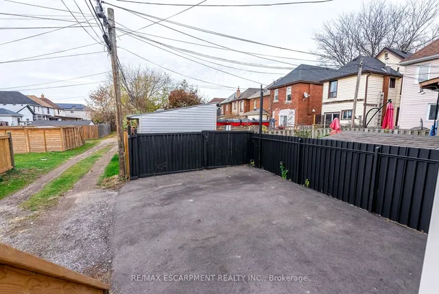 Additional image 23 of 71 Roxborough Ave