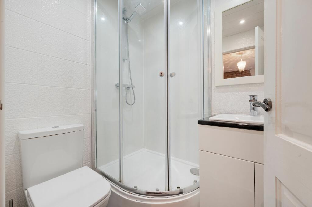 Additional image 19 of Bradshaw Road, Bolton BL2 3EW - Spacious 4-Bed Townhouse with En Suites & Dressing Rooms