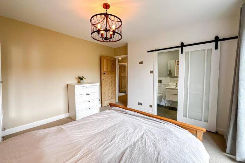 Additional image 15 of New Road, West Parley - Short Term let - £2500pcm
