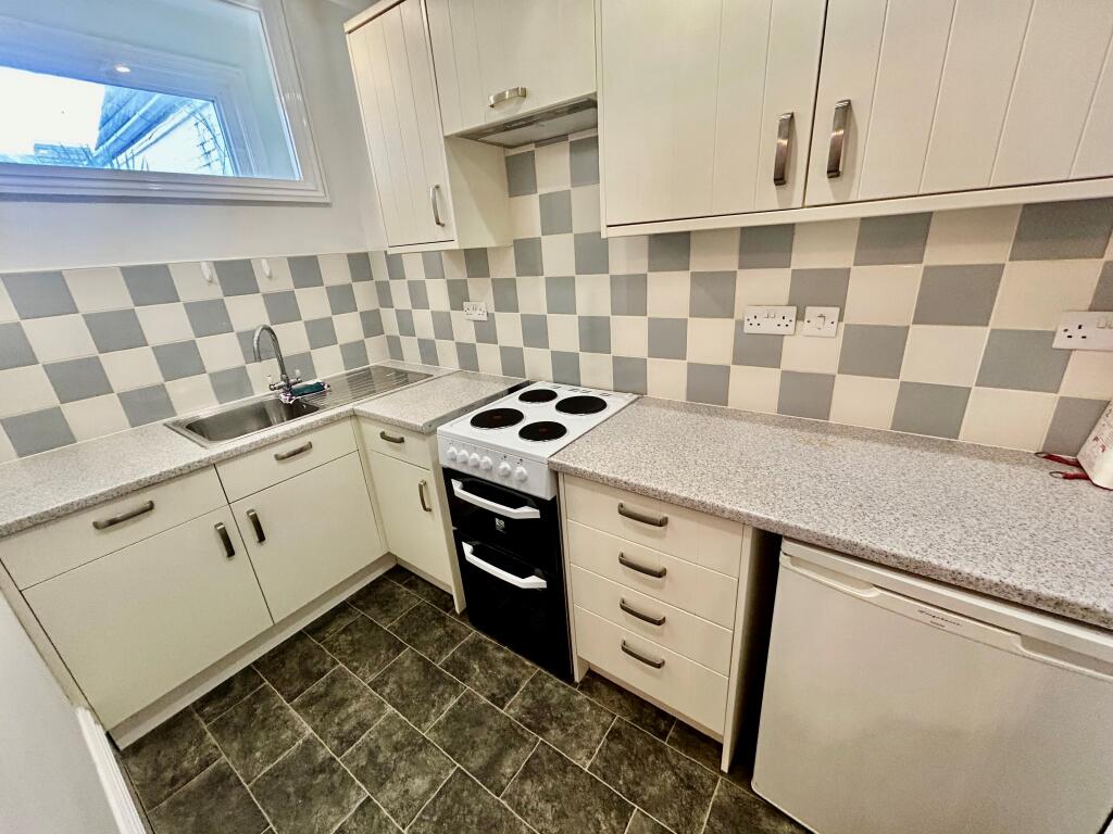 Additional image 7 of New Parade East beach, Bills included