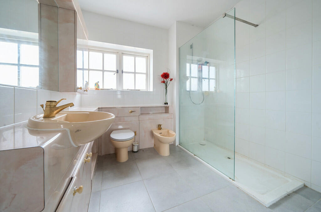 Additional image 11 of Trafalgar Gate, The Strand