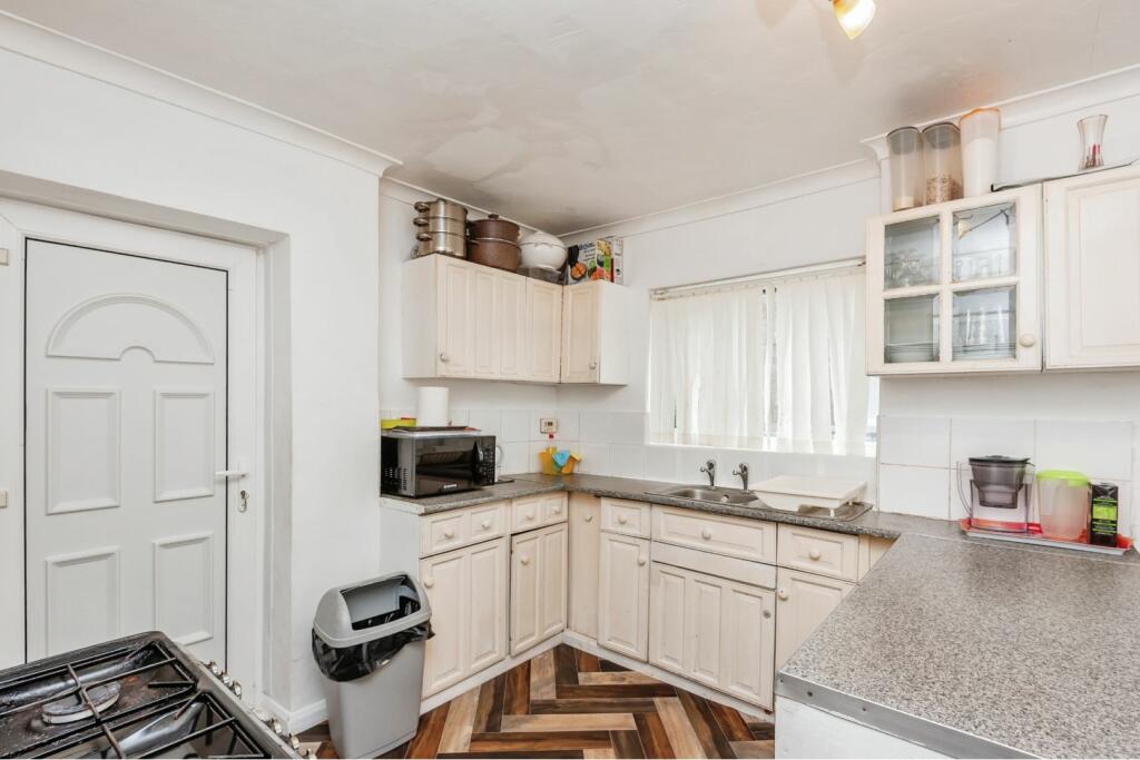 Additional image 4 of Broadstone Way, Bradford, BD4