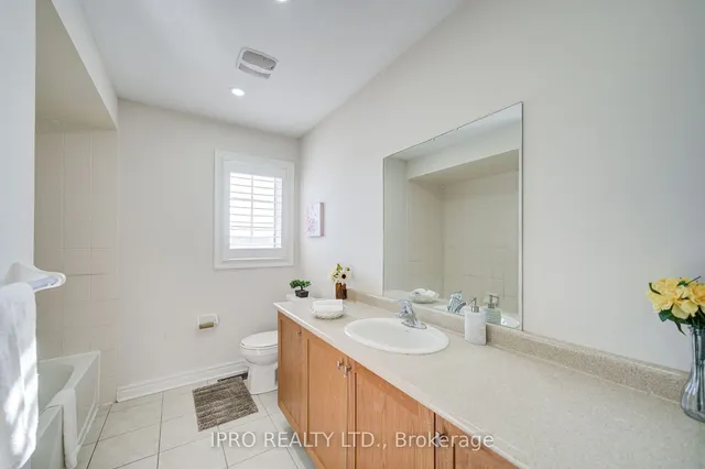 Additional image 31 of 566 Bessborough Dr