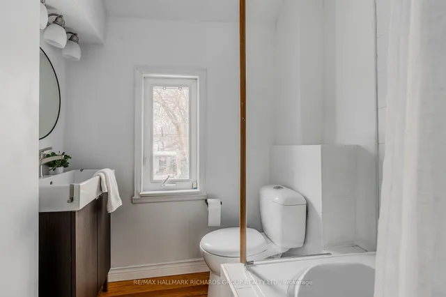 Additional image 13 of 398 Coxwell Ave