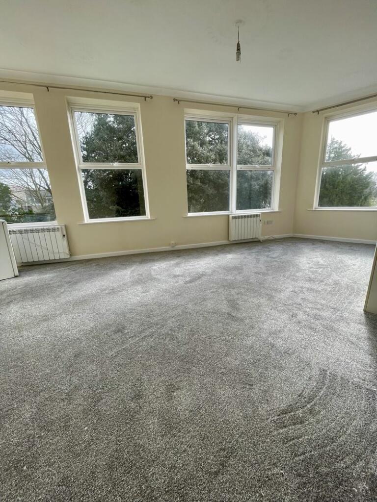 Additional image 3 of Studio Flat - Town Centre - £800 pcm