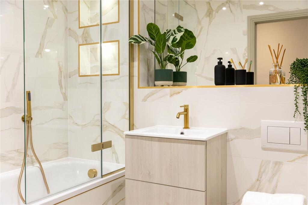 Additional image 9 of 13 Bordeaux, 20 Chewton Farm Road, HIghcliffe, Dorset, BH23