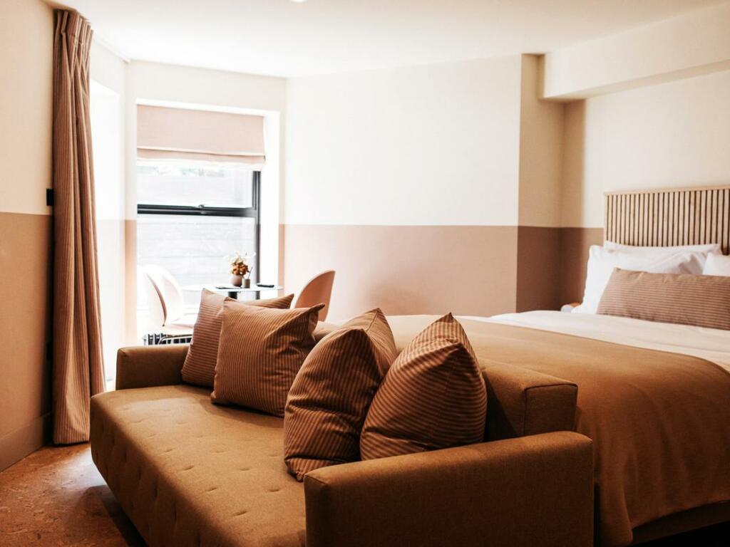 Additional image 7 of Port Hotel, 11-12 Royal Parade, Eastbourne, East Sussex, BN22 7AR