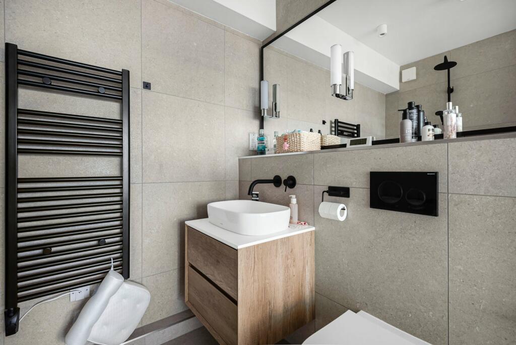 Additional image 10 of 10A Metropole Court, Kings Road, Brighton, BN1