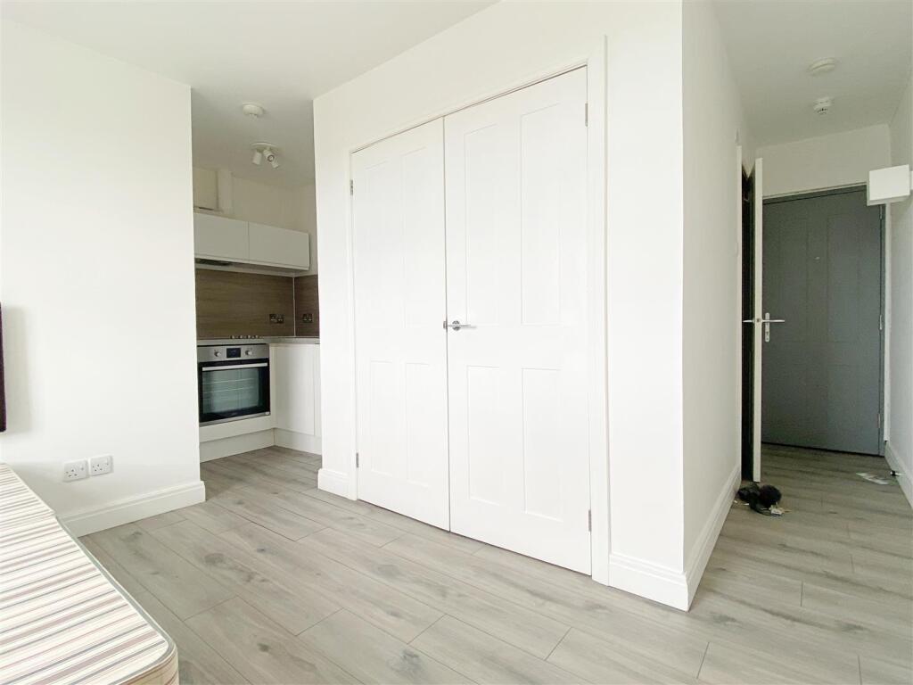 Additional image 3 of Buckingham Place - Modern Studio