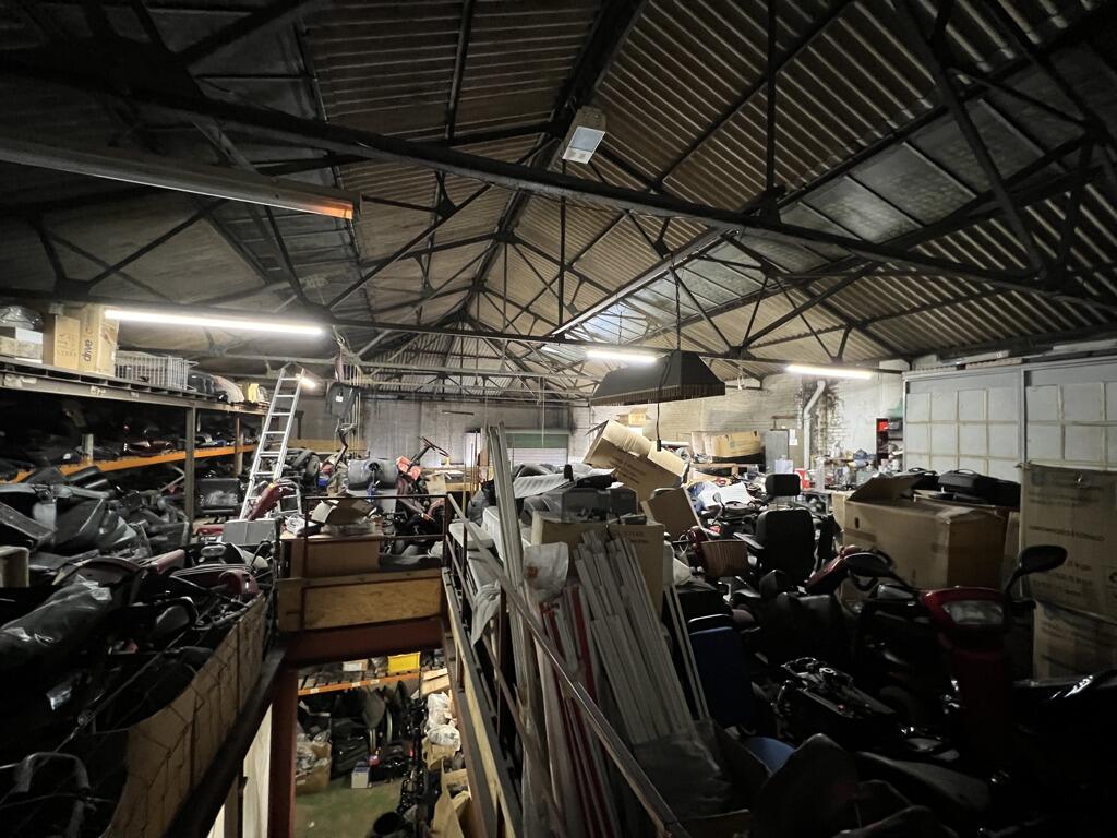 Additional image 4 of 25-26 East Street, Wimborne, Dorset, BH21 1DU