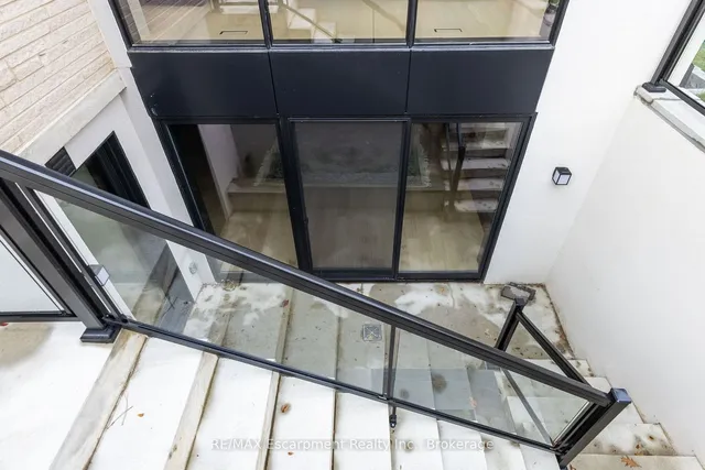 Additional image 4 of 2110 Blyth Cres