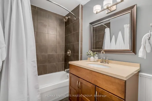 Additional image 32 of 34 Cavell Ave