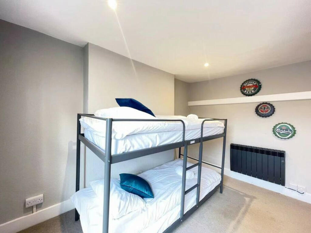 Additional image 9 of London road