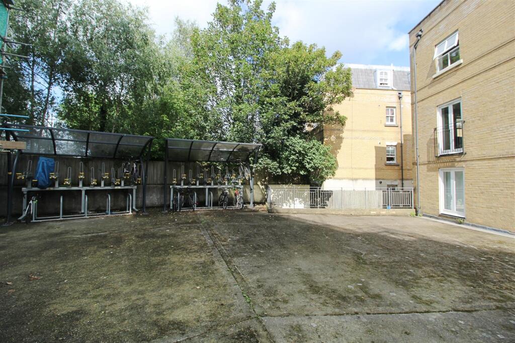 Additional image 6 of Buckingham Place - Modern Studio