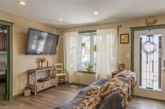 Additional image 7 of 2715 Upper James St