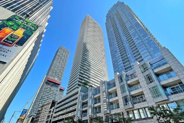 2221 Yonge St Unit 2006