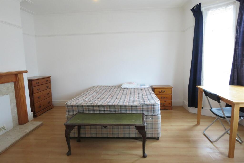 Additional image 6 of 6 bedroom Detached House in Charminster