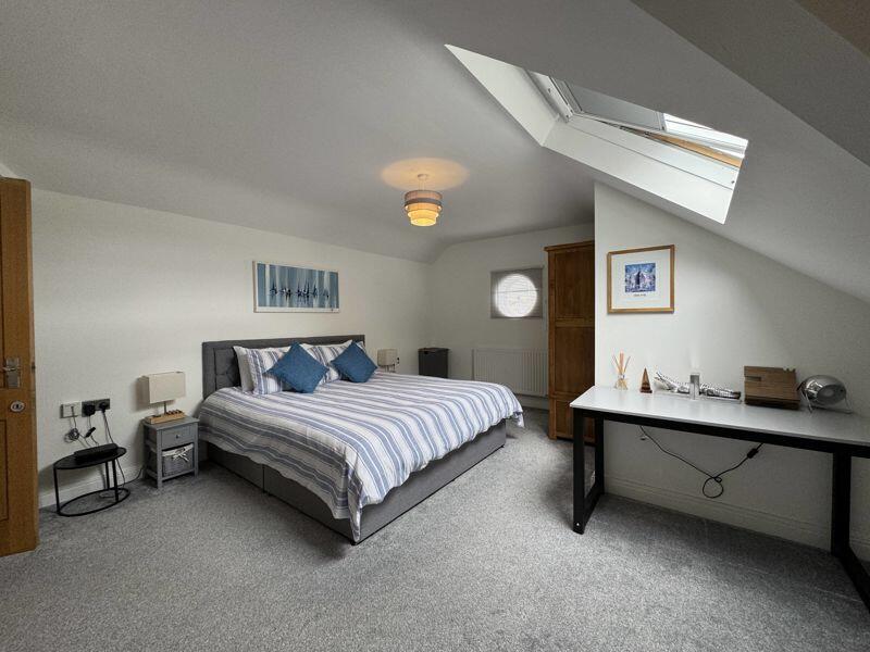 Additional image 16 of PRIME PENTHOUSE APARTMENT 5 MINS TO BEACH & TOWN WITH PARKING