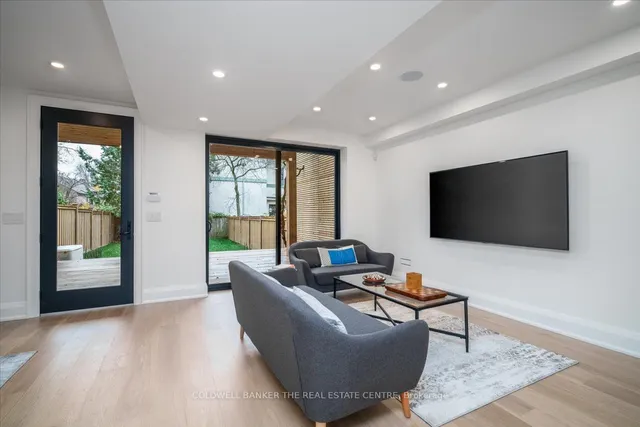 Additional image 32 of 37 Woodlawn Ave