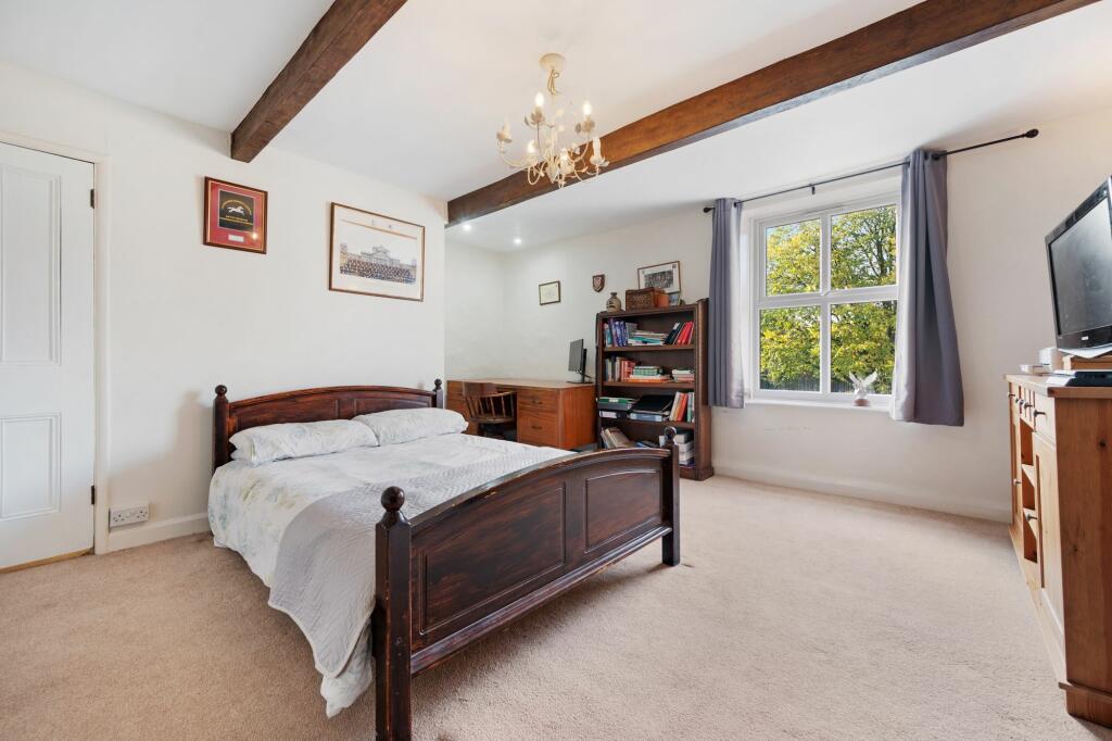 Additional image 13 of Bradshaw Road, Bolton BL2 3EW - Spacious 4-Bed Townhouse with En Suites & Dressing Rooms