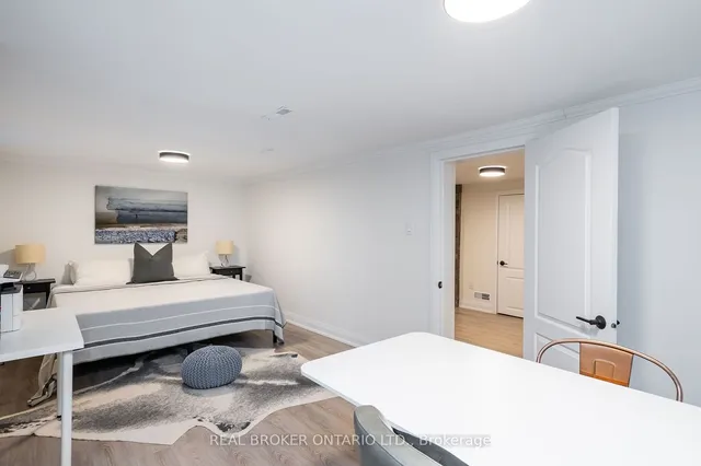 Additional image 29 of 905 & 907 Glencairn Ave