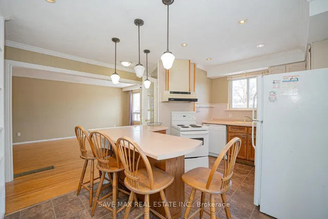 Additional image 10 of 102 SUTHERLAND Ave